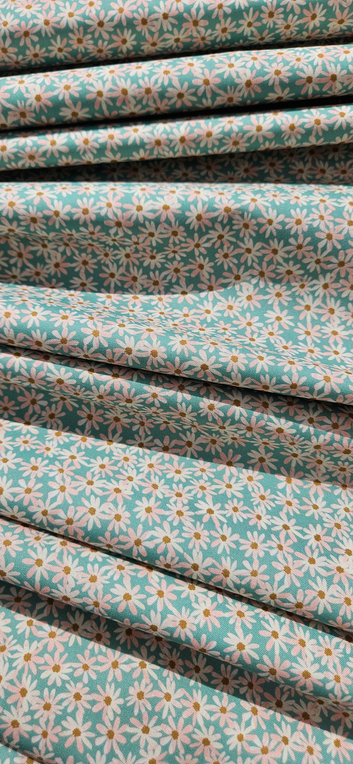 Lewis & Irene Cotton Fabric - Flower Market Collection - Daisy Chain Mint