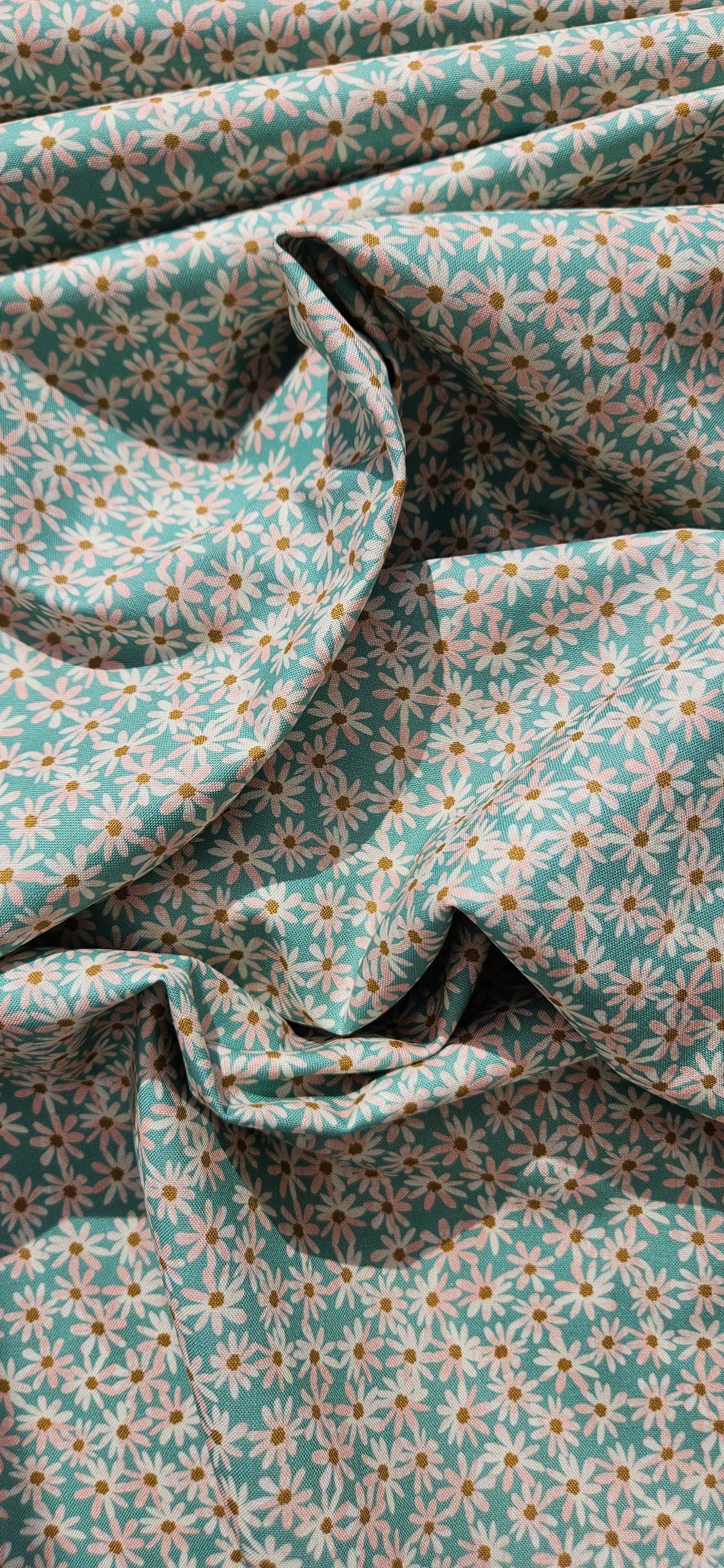 Lewis & Irene Cotton Fabric - Flower Market Collection - Daisy Chain Mint
