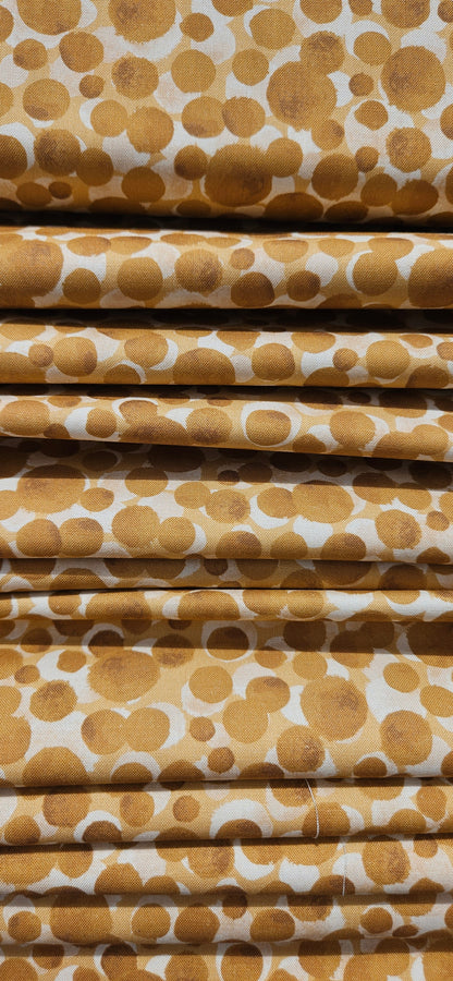 Lewis & Irene Bumbleberries Cream on Gold premium quilting cotton blender fabric in warm cream and golden tones.