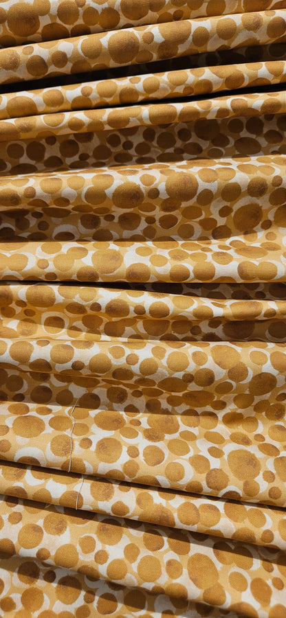 Lewis & Irene Bumbleberries Cream on Gold premium quilting cotton blender fabric in warm cream and golden tones.