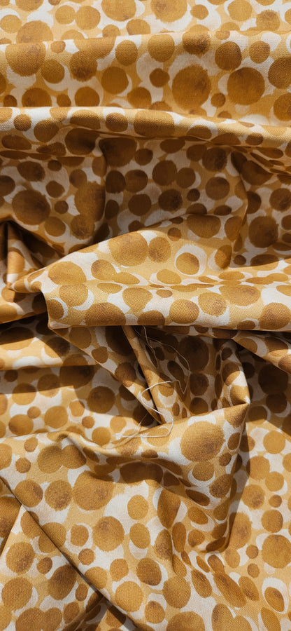 Lewis & Irene Bumbleberries Cream on Gold premium quilting cotton blender fabric in warm cream and golden tones.